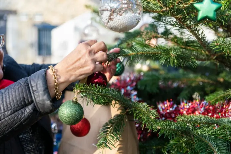 Evergreen Convenience: The Benefits of Choosing an Artificial Christmas Tree Artificial Christmas Tree